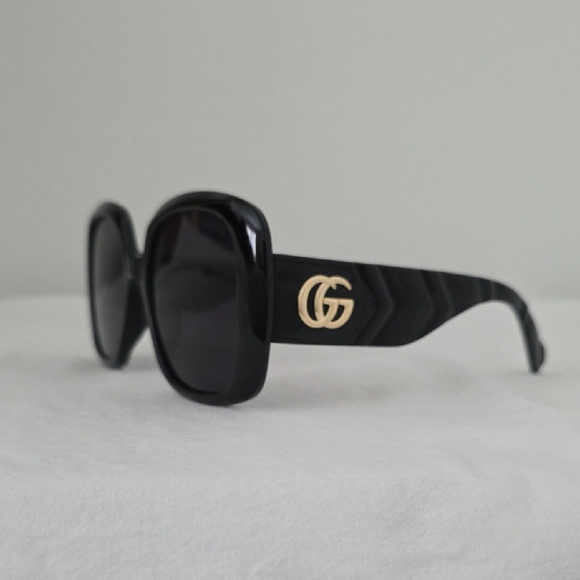 Gucci Black and Gold Sunglasses - Picture 2 of 6